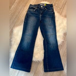 GOOD AMERICAN | ‘Good Flare’ Slightly Cropped Flare Legged Jeans (8/29)